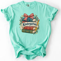Kindergarten Bookstack Banner Tee in Island Reef